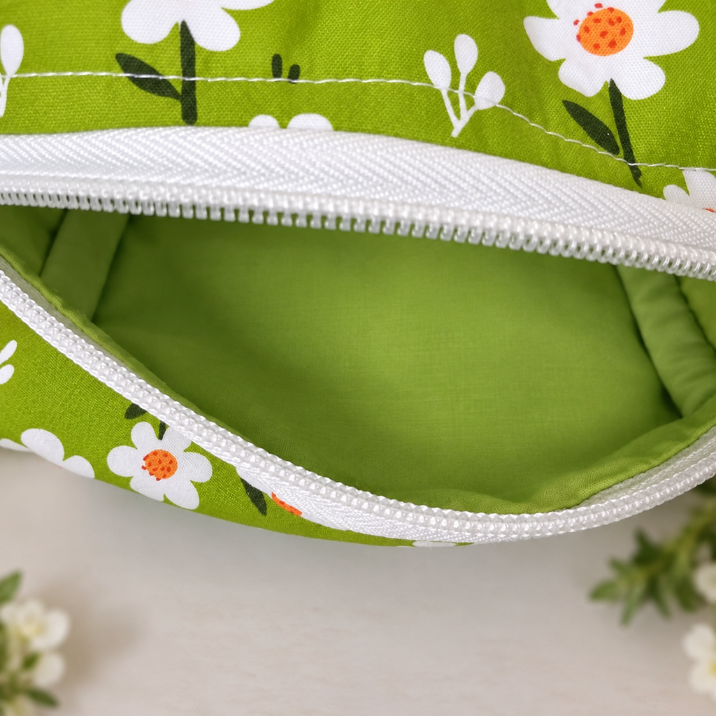 Bag with white daisies, green background full fully lined