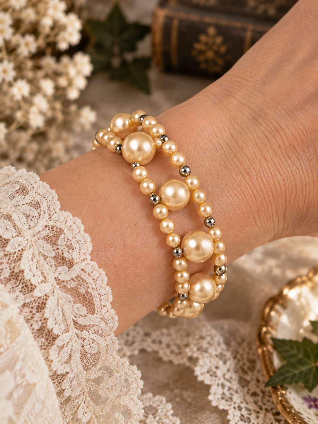 Faux pearl beaded Bracelet with rhinestone cat clap