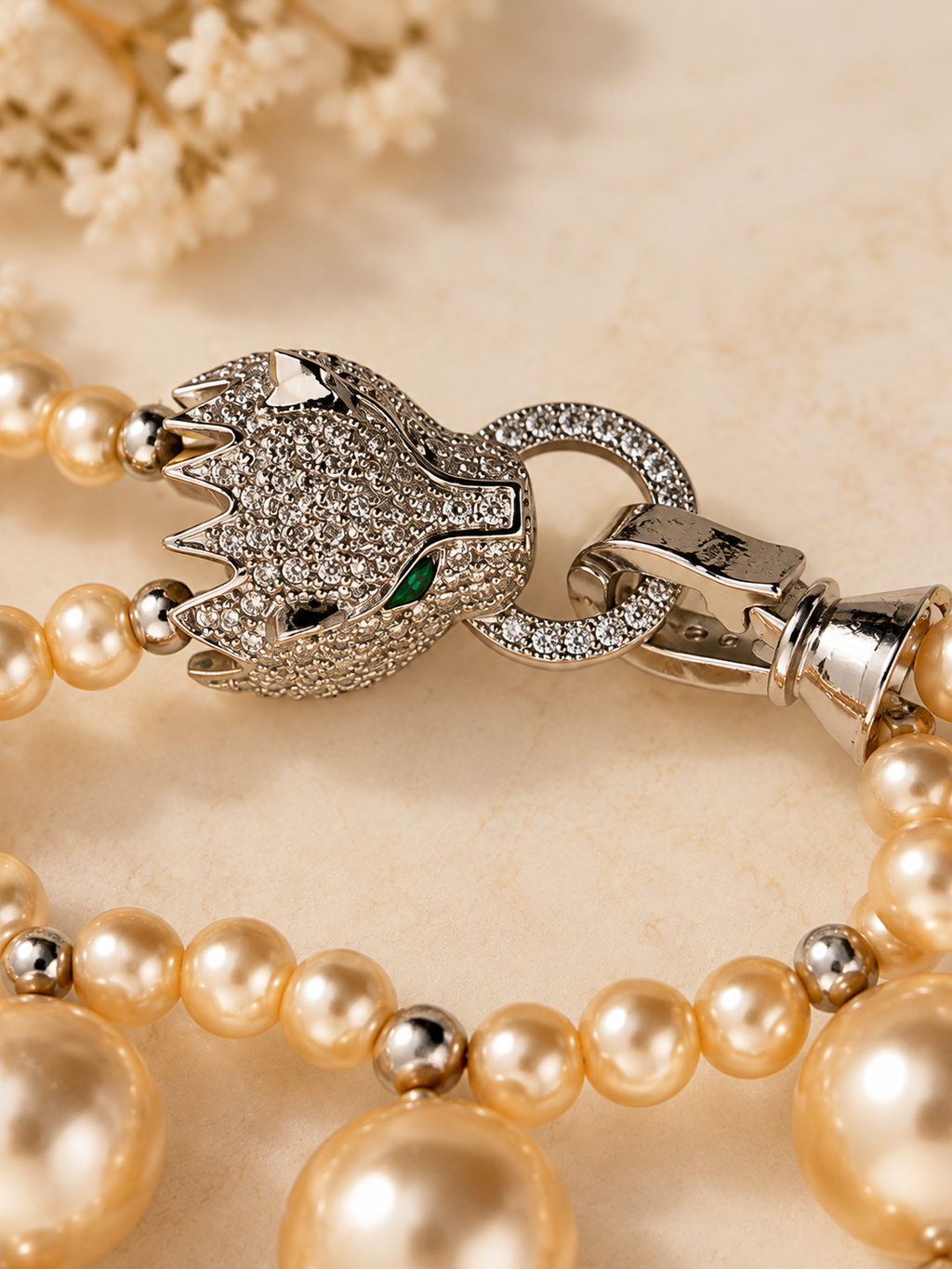 Faux pearl beaded Bracelet with rhinestone cat clap