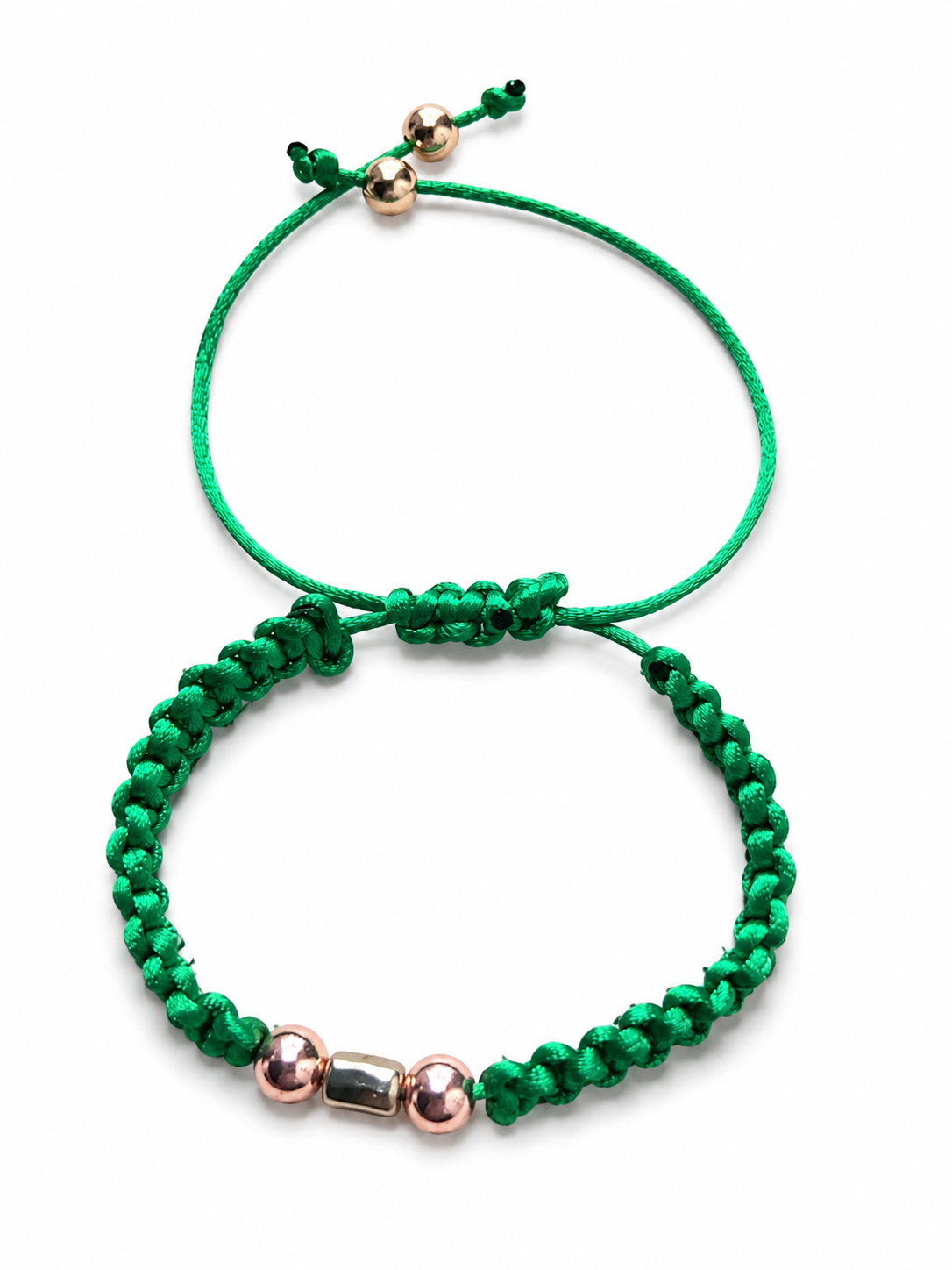 Green macrame , heart and gold tone bracelet