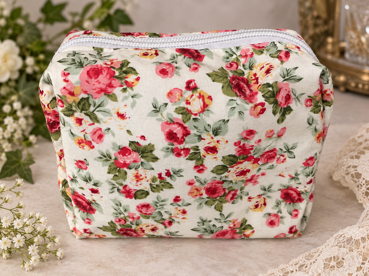 Boxy fully lined bag in country garden roses